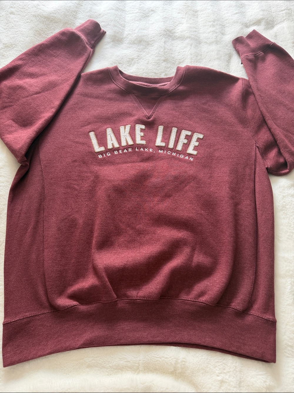 designed "Lake Life" crewneck sweatshirt by the clothing company Artisans size L